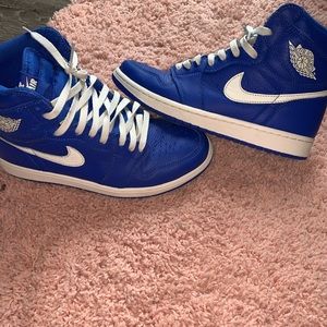 Air Jordan 1 Retro High OG ‘Hyper Royal’